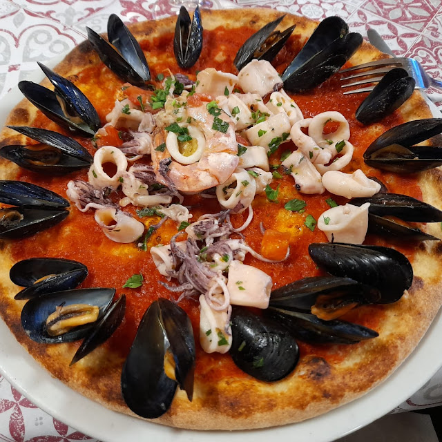 Pizza Frutti Di Mare Bella Da Vedere E Prima Al Palato