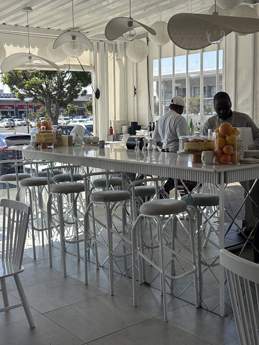 Bottomless cafe