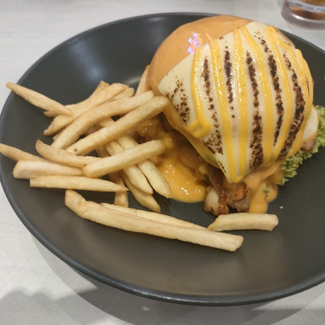 Cheesy Lava Chicken Burger