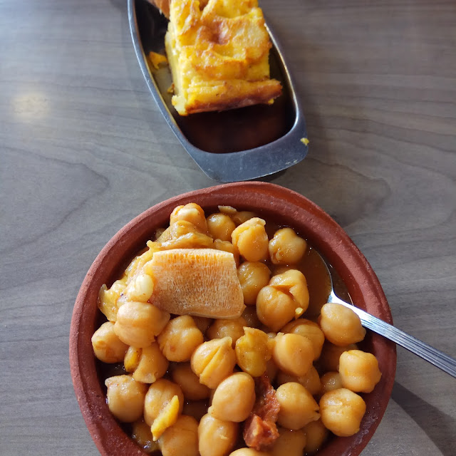 Callos Con Garbanzos