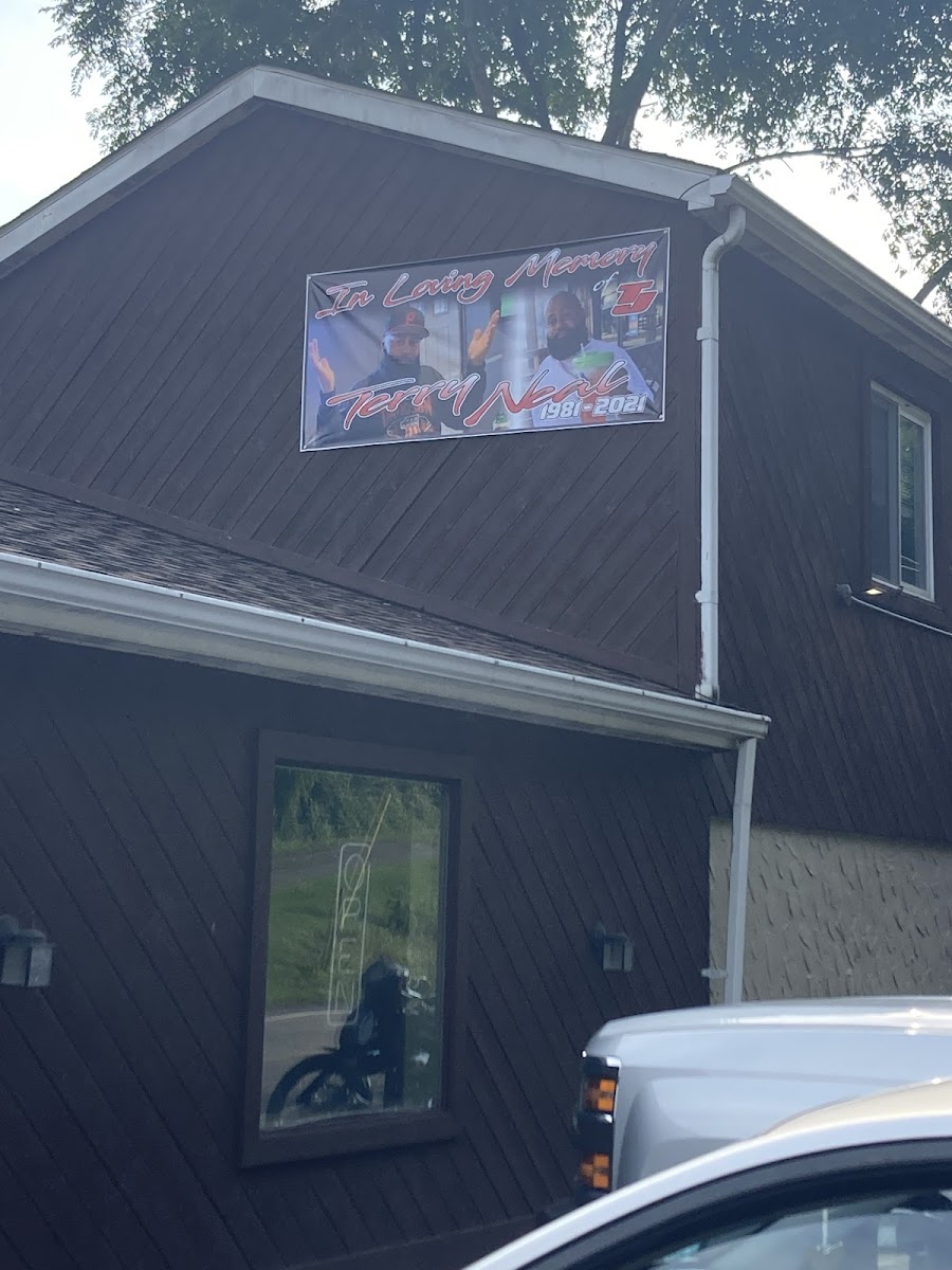 Muddy Waterz Bar & Grill