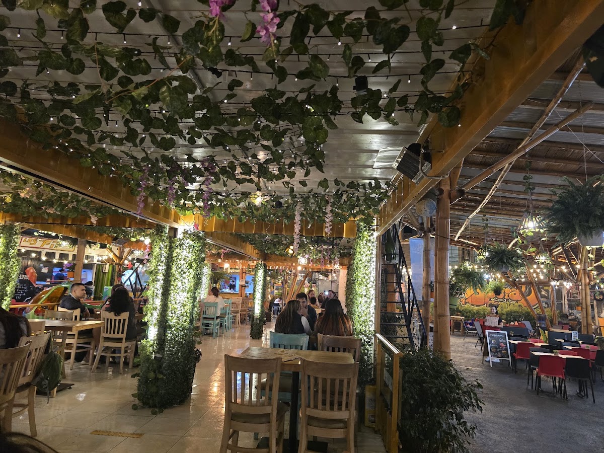 Social Center Plazoleta; food, Grill and Drink