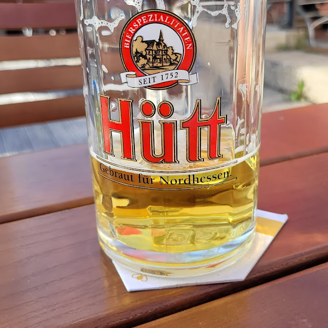 Hütt Helles Und Dunkles Bier