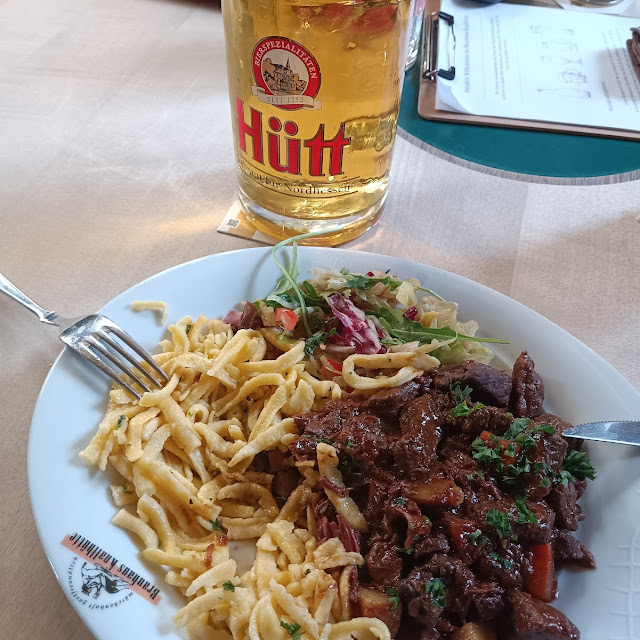 Brauhausgulasch Mit Spätzle