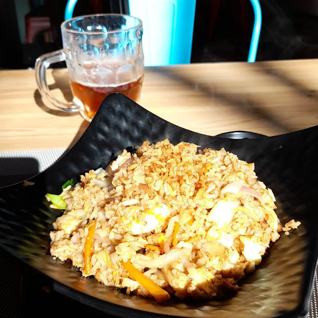Arroz Con Huevo Frito Pollo Y Gambas