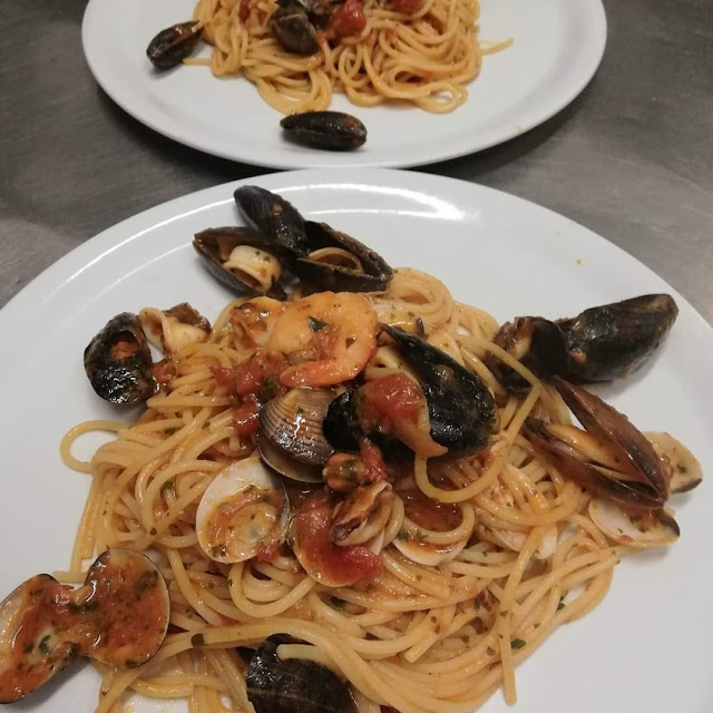 Spaghetti Allo Scoglio Preparati Con Tanta Passione Da Una Splendida Cuoca Molto Professionale