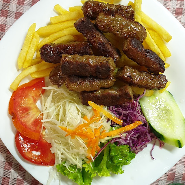 Cevapcici Mit Pommes Frites