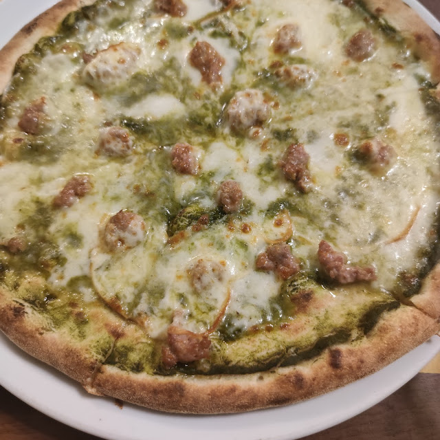 Pizza Con Rape E Salsiccia Di Norcia