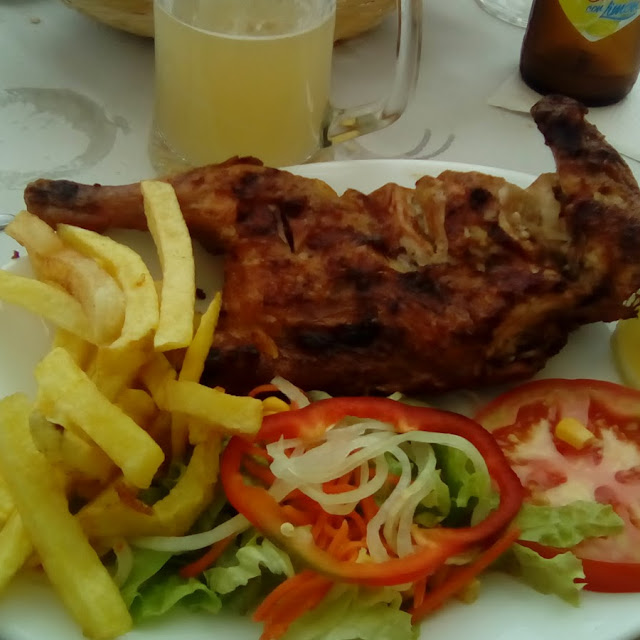 Chuleta de Cerdo A la Brasa Con Guarnición