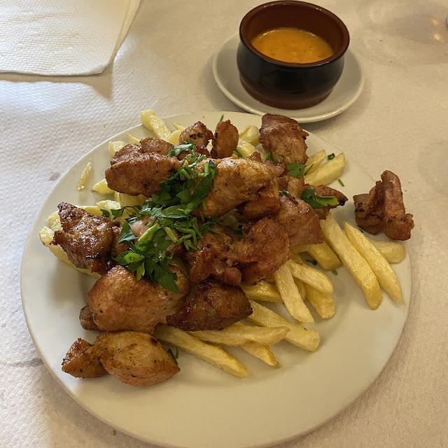 Carne de Cerdo Con Papas Fritas