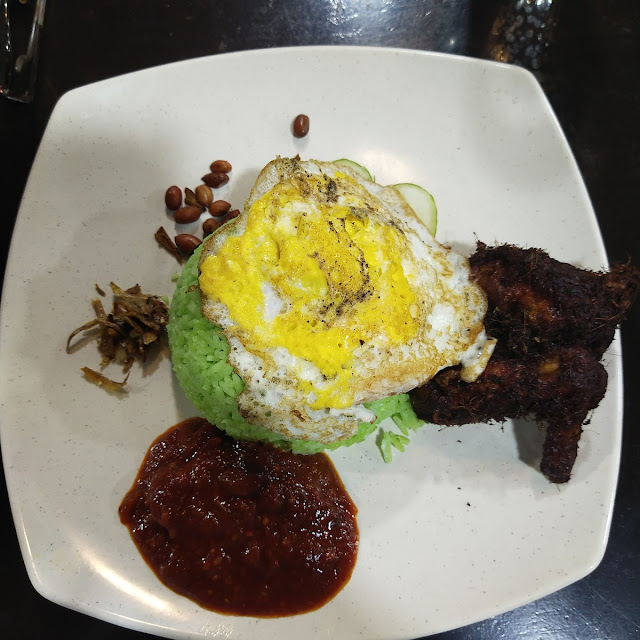 Nasi Lemak Ayam Berempah