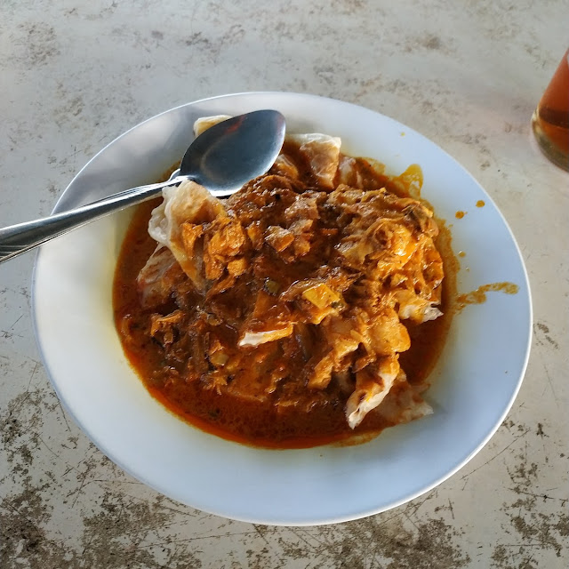 Roti Canai Kuah Kari Banjir