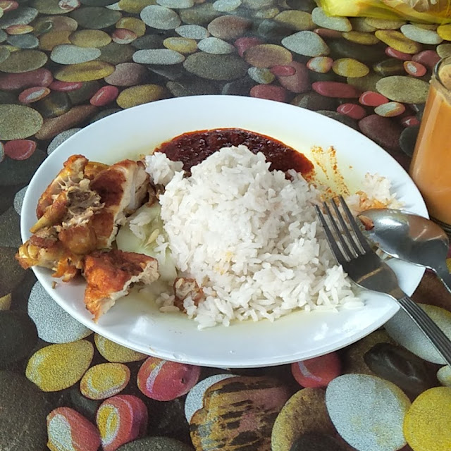 Nasi Lemak With Ayam Goreng