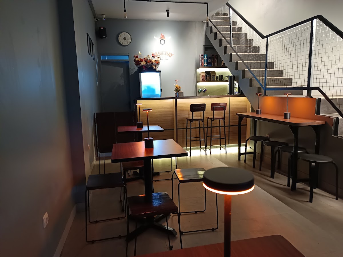 Sameday Cafe Pool and Bar