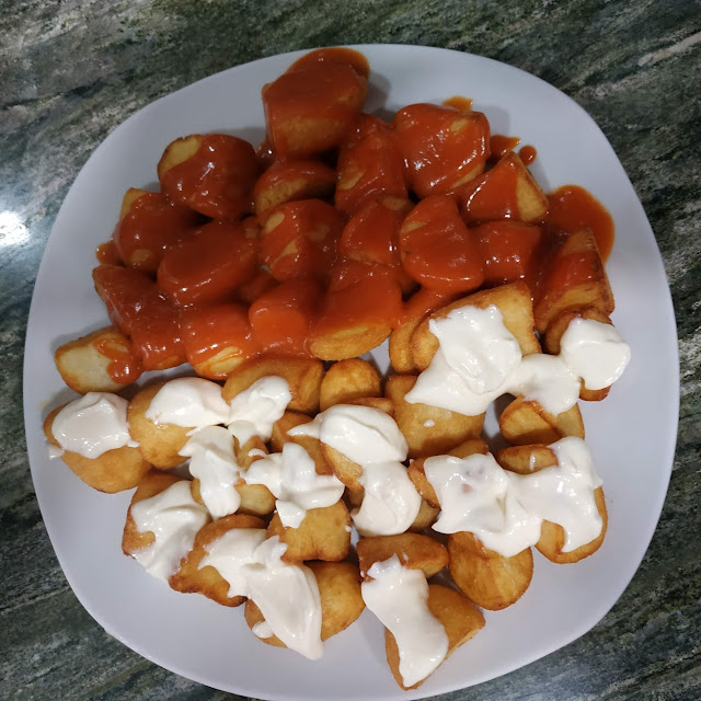 Patatas Dos Salsas