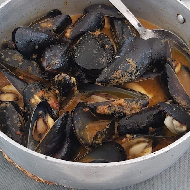 Mejillones En Salsa Marinera