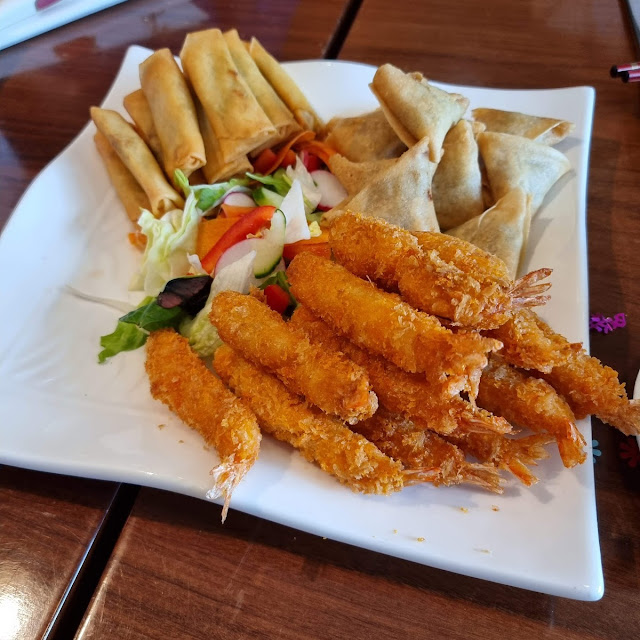 Frühlingsrolle Und Frittierte Garnelen