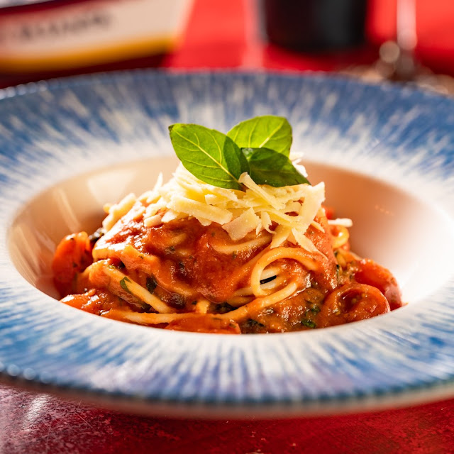 Spaghetti ao Molho Pomodoro E Manjericão