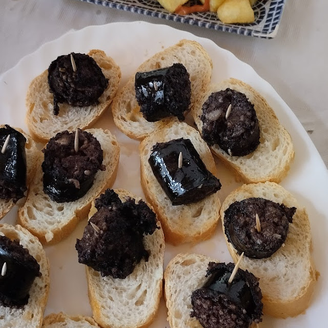 Morcilla Y Papas Bravas