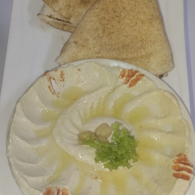 Hummus with Arabic Bread