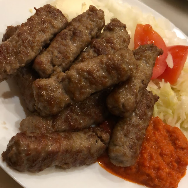 Cevapcici Mit Krautsalat