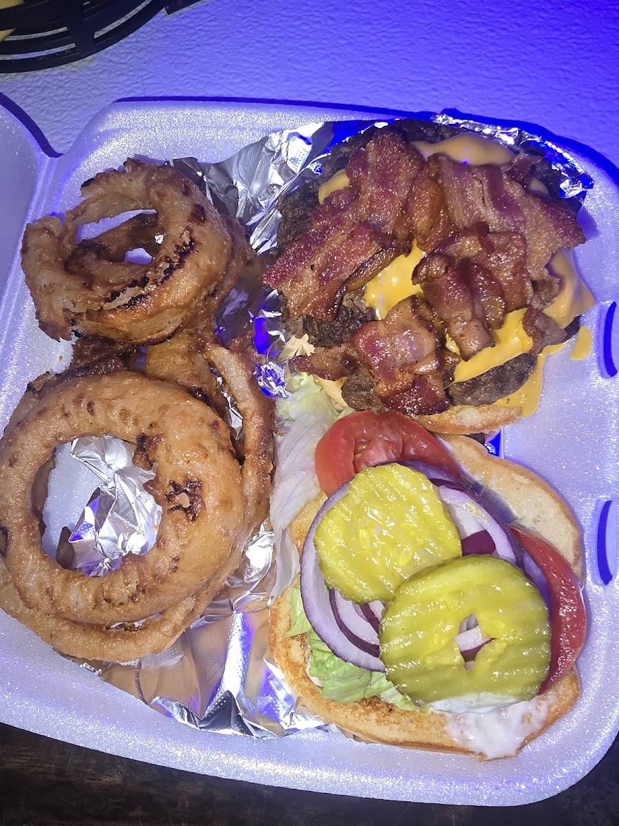 West Restaurant & Lounge