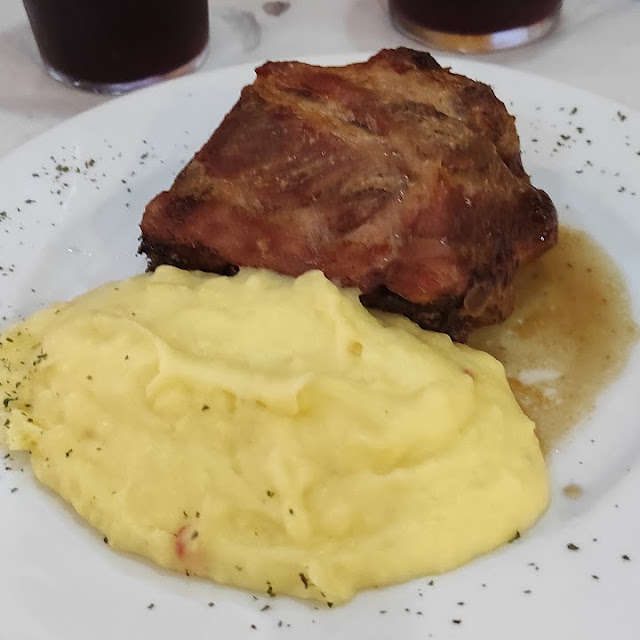 Costillas Con Puré de Patata