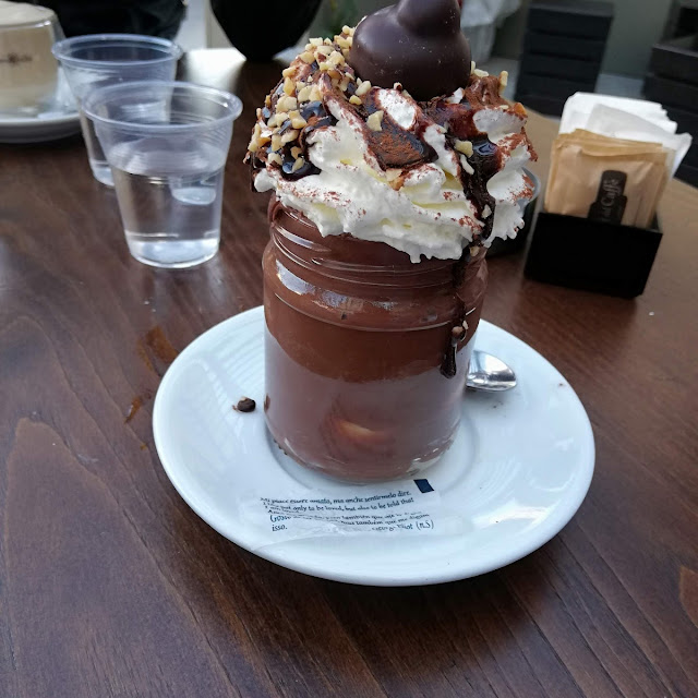 Gelato Al Bacio Con Noccioline E Panna