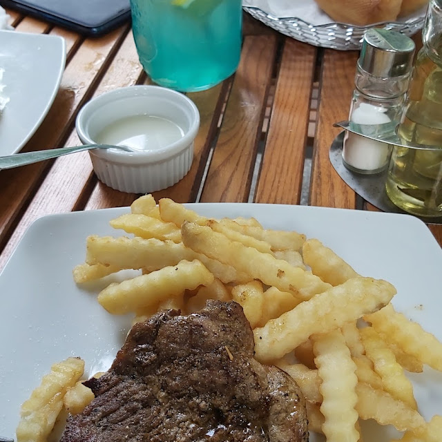 Gratar Ceafă De Porc Cu Cartofi Prăjiți