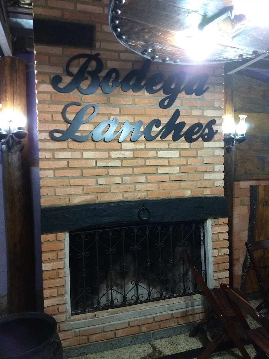 BODEGA LANCHES