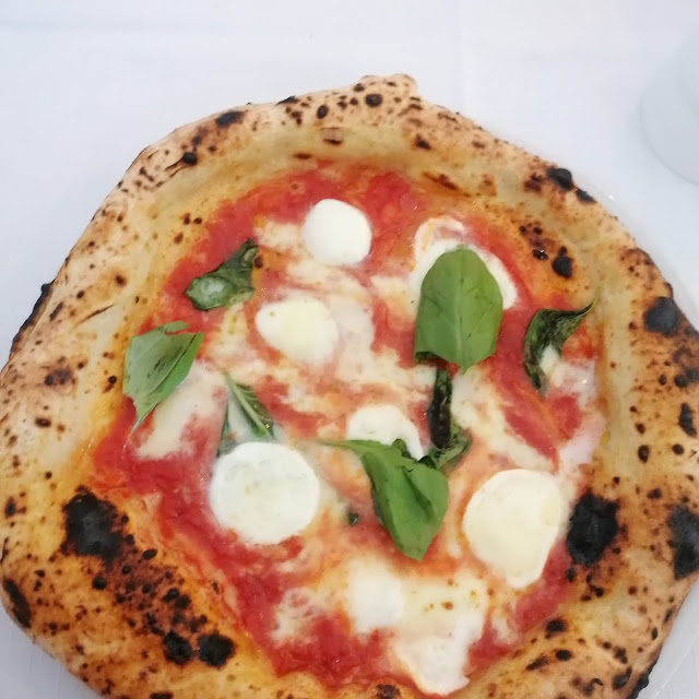 È La Pizza Regina Con Bufala
