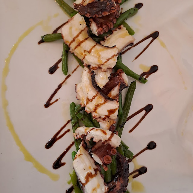 Polipo Arrostito Su Reticola Di Fagiolini Con Glassa Di Aceto Balsamico