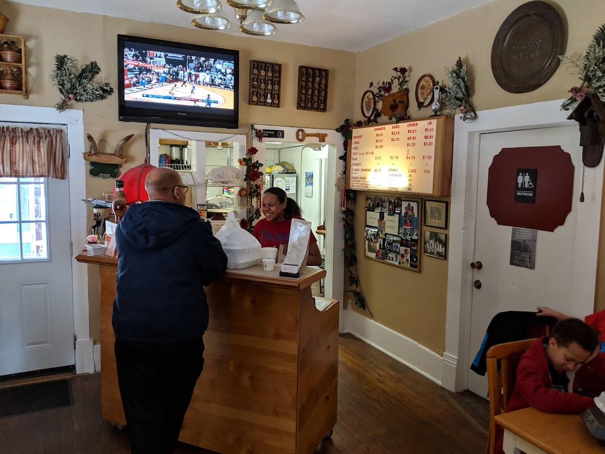Geno's Bar-B-Q