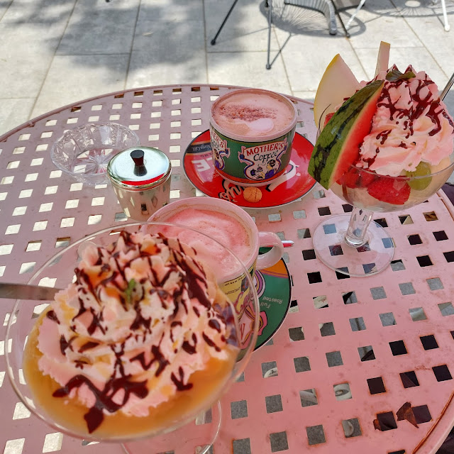 Schwedeneisbecher Und Obstbecher