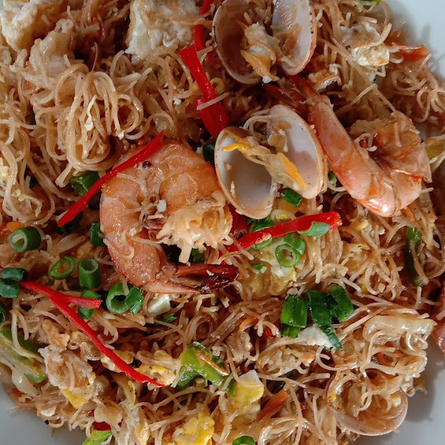Fried Mee Sian with Seafood