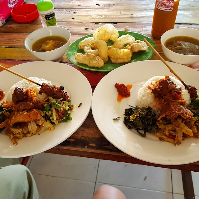 Nasi Campur Bigul Sate Babi Bicap Krupuk Babi