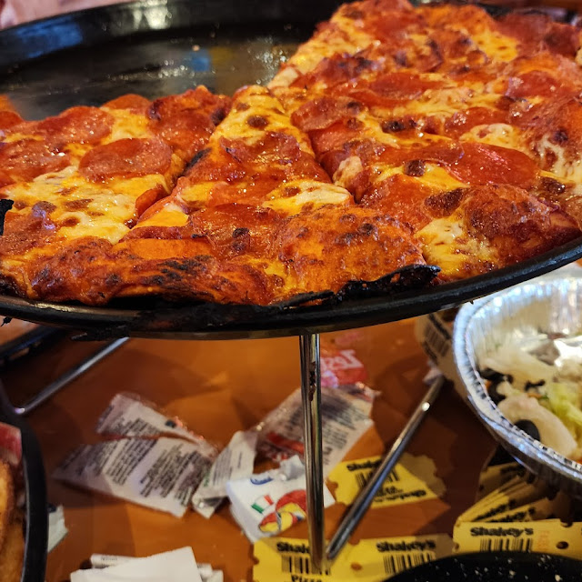 Home Style Burnt-On -The Edge Pizza Whith Peperoni
