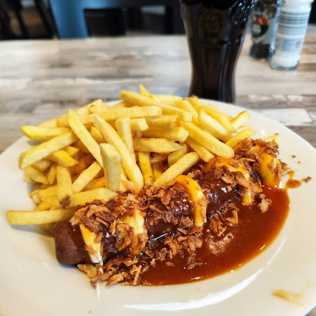 Bratrolle Spezial Mit Pommes
