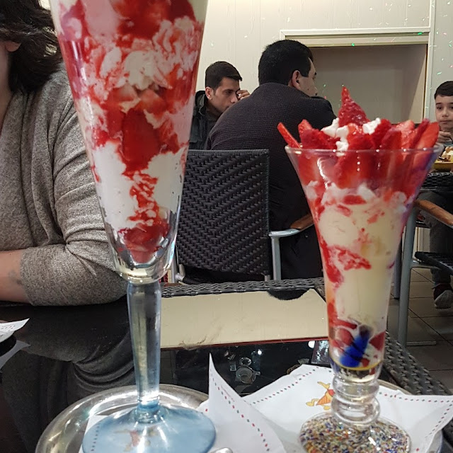 Erdbeerbecher XXL