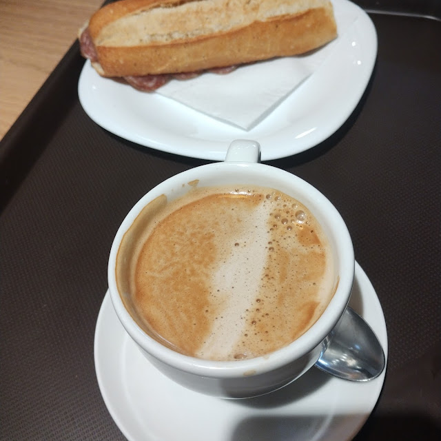 Café Con Leche Y Bocadillo