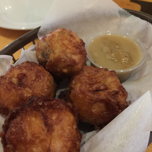 Thanksgiving Bites with Gravy to Dip
