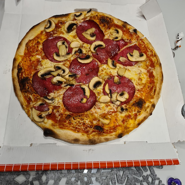 Pizza Salamie Fungi
