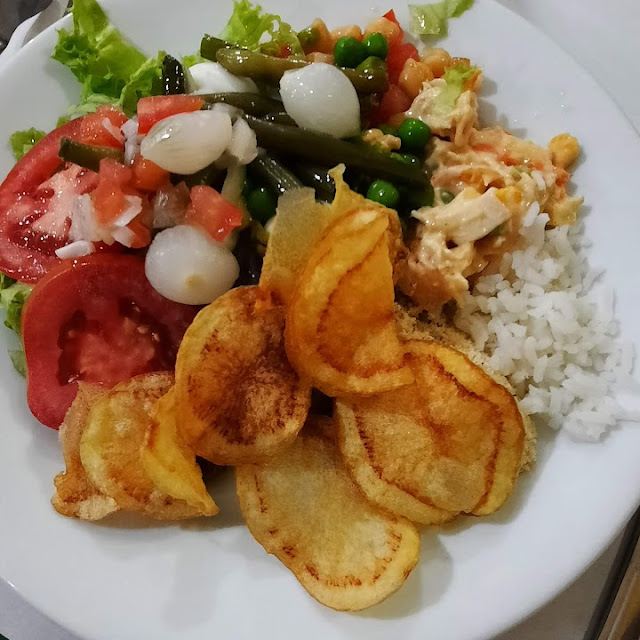 Salada Aguardando A Carne Assada