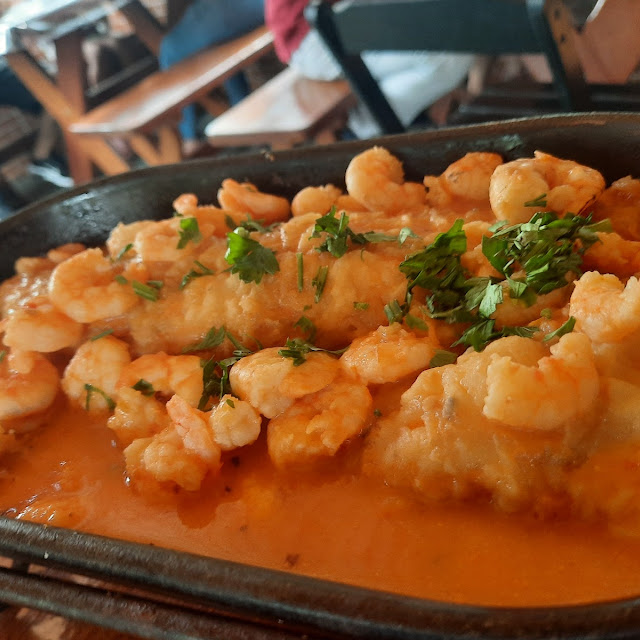 Abadejo ao Molho de Camarão Com Arroz E Pirão