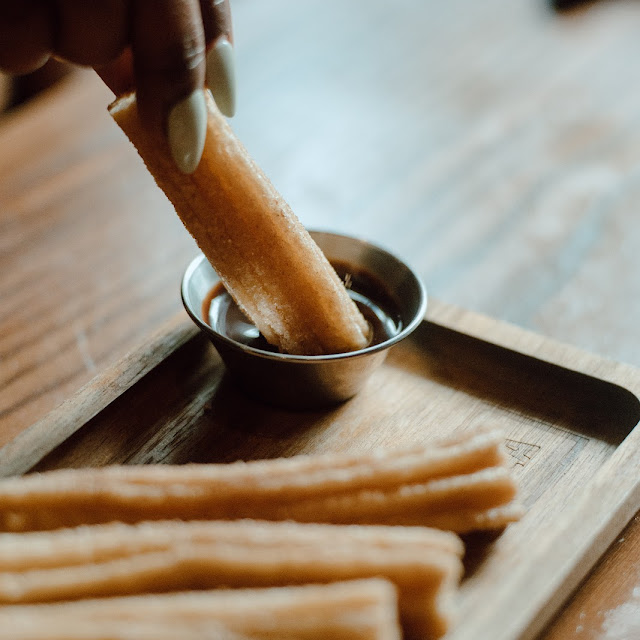 Churros Con Chocolate