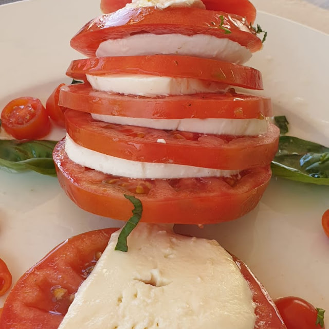 Mozzarella Tomato