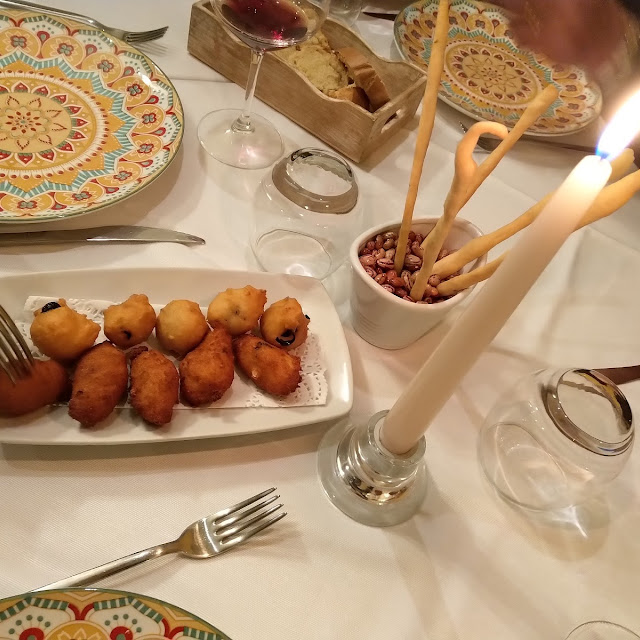 Pettole Con Olive E Panzerotti Di Patate