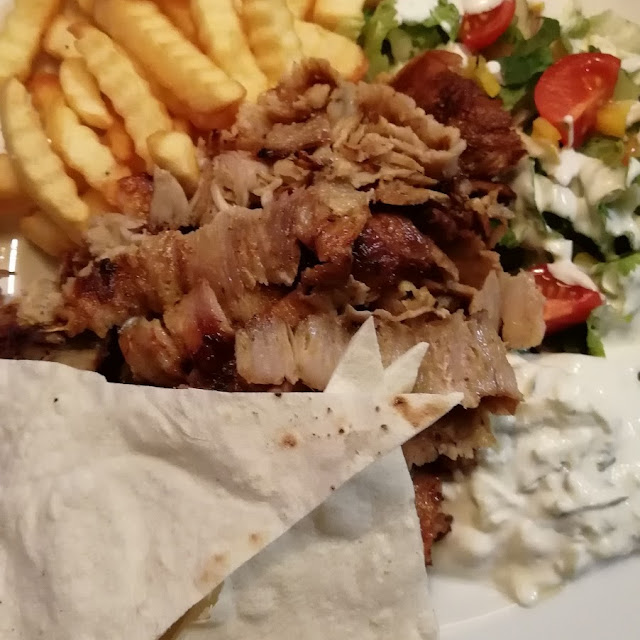 Gyros Teller Mit Tzatziki