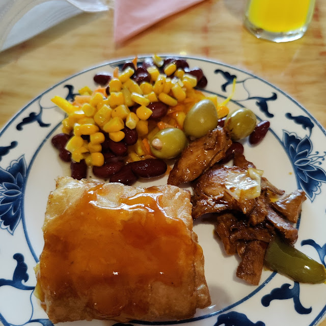 Frühlings Rolle Salat Und Entengericht