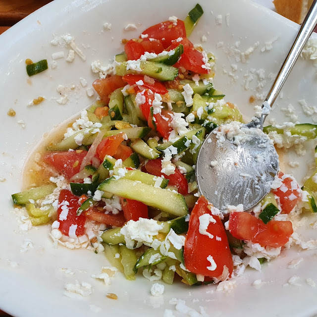 Tomate-gurke-käse-salat